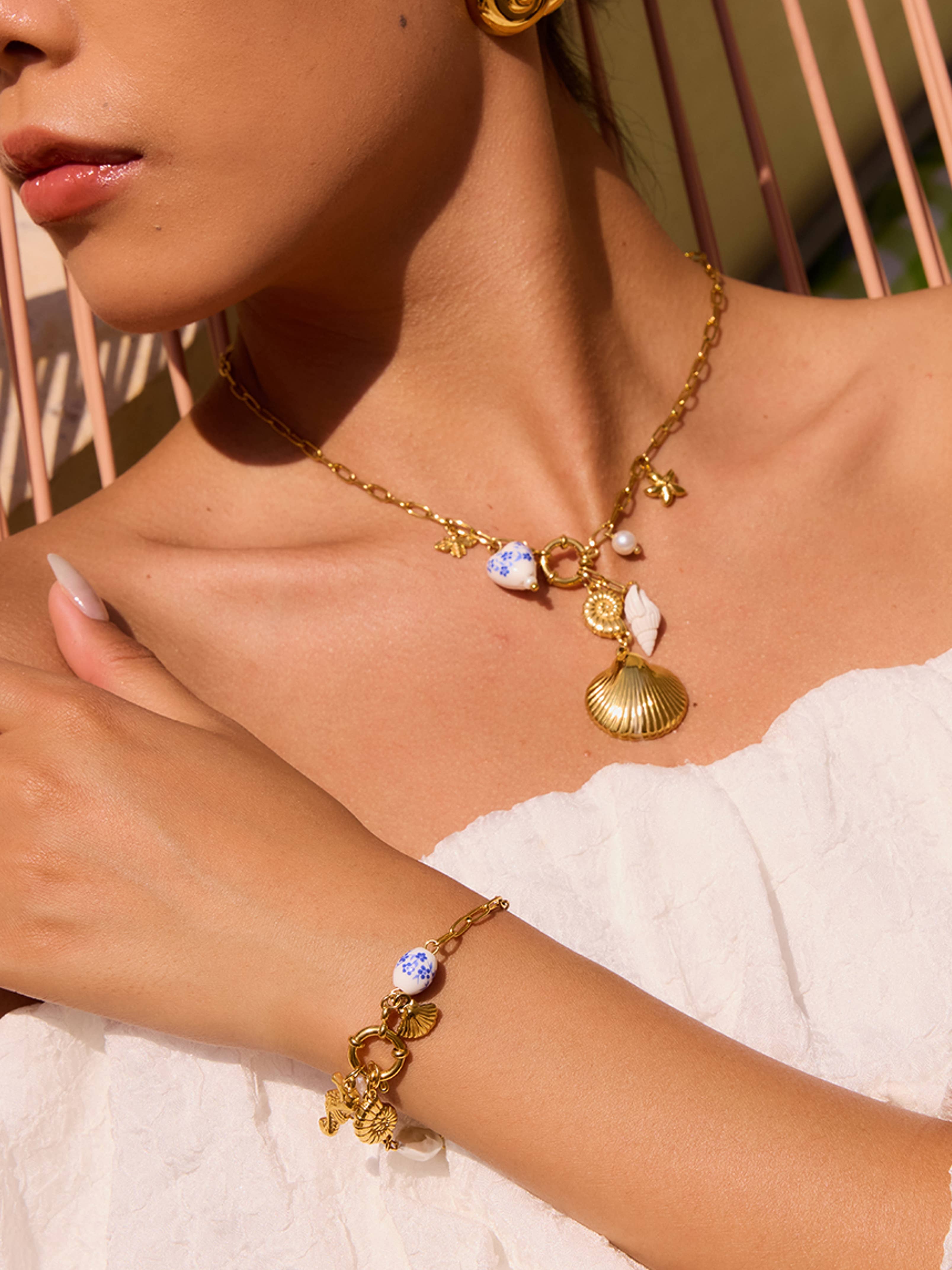 Shell Ceramic Charm Necklace - Gold - Fundcutody