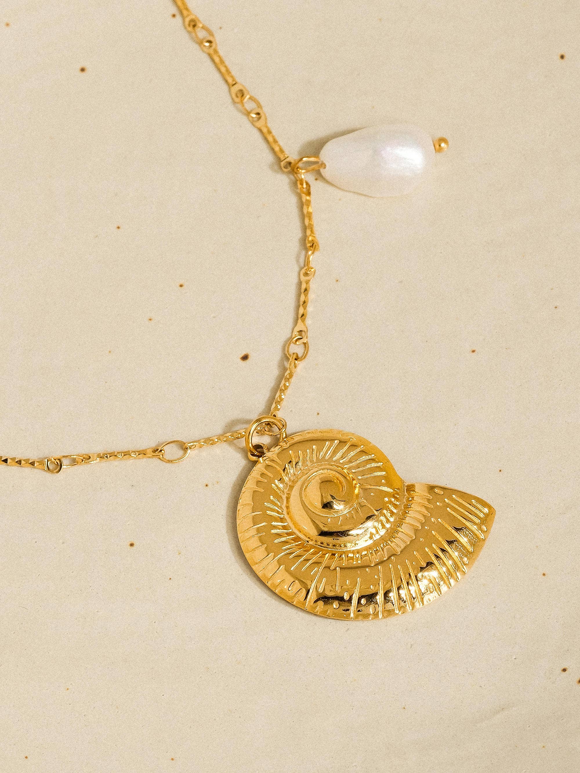 Women's Necklaces - Fundcutody