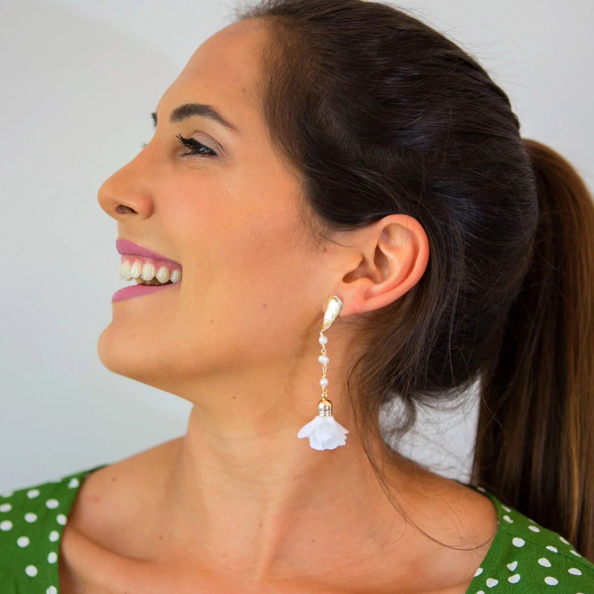 Ale Flower & Crystal Earrings - White - Fundcutody