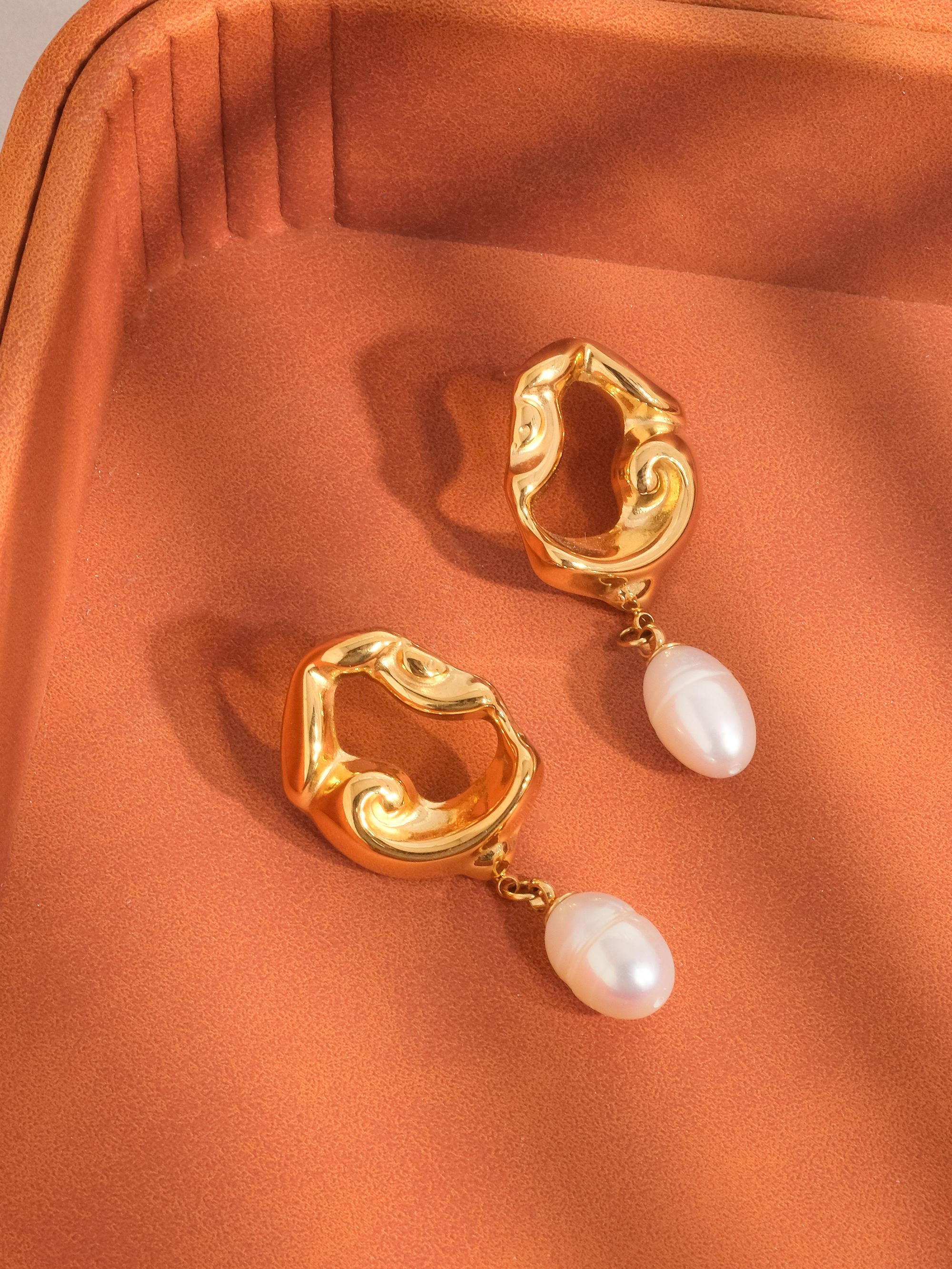 Nerissa Abstract Pearl Earring - Yellow Gold - Fundcutody
