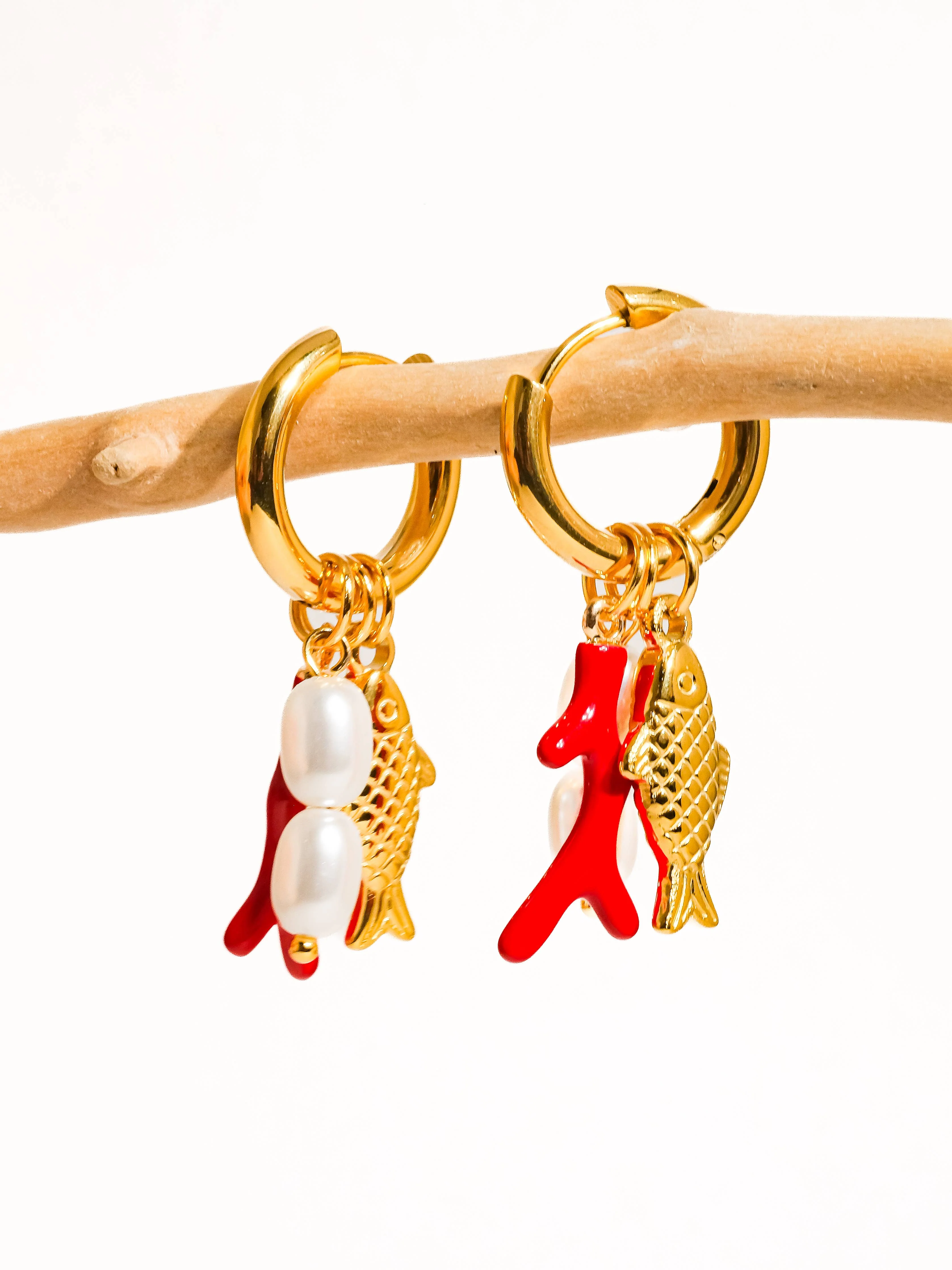 Rocaille Fish Pearl Earring - Red - Fundcutody